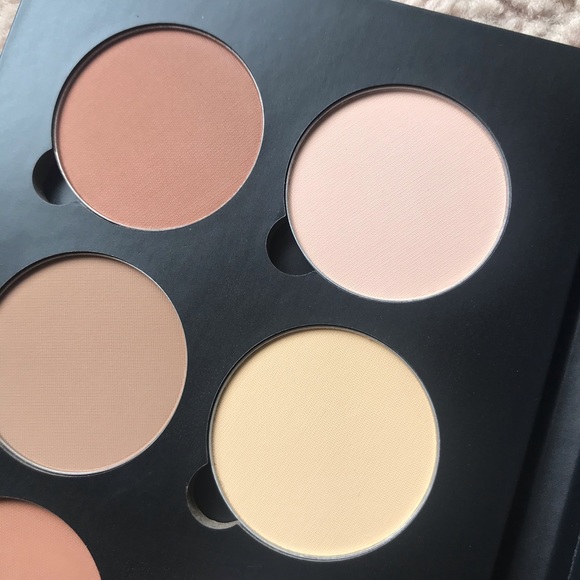 LIGHT TO MEDIUM ABH Contour Palette - Picture 4 of 7
